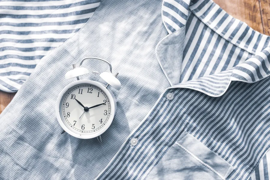 ثوب للنوم مع منبه