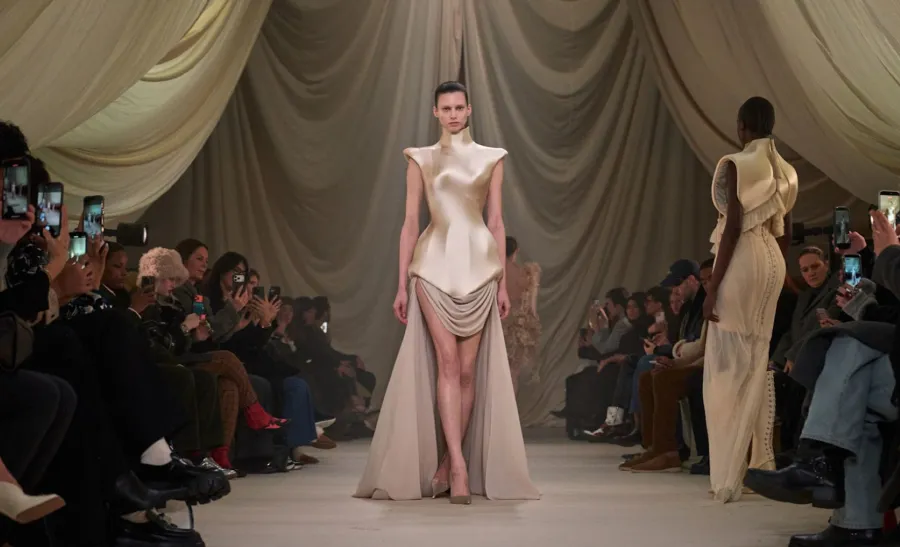 آشي ستوديو Ashi Studio في أسبوع باريس للموضة 2026- الصورة من Launchmetrics/Spotlight©