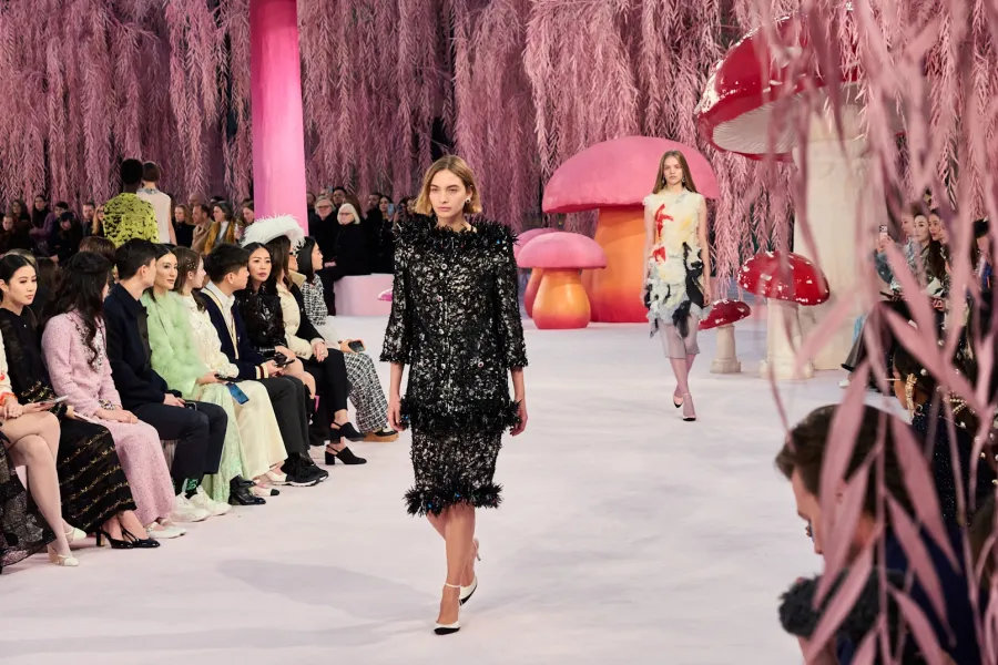 إطلالة من شانيل Chanel -الصورة من Launchmetrics/Spotlight ©