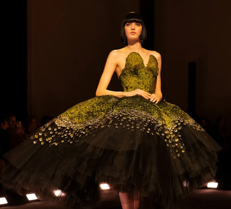 من عرض سكيابارلي كوتور ربيع صيف 2026- الصورة من Launchmetrics/Spotlight © 