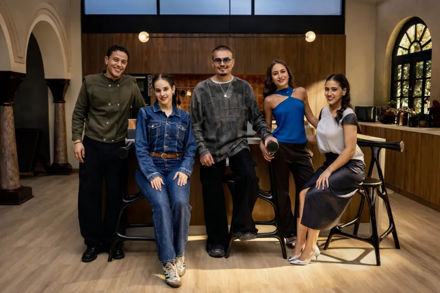 عمرو دياب وأولالده من كواليس التصوير