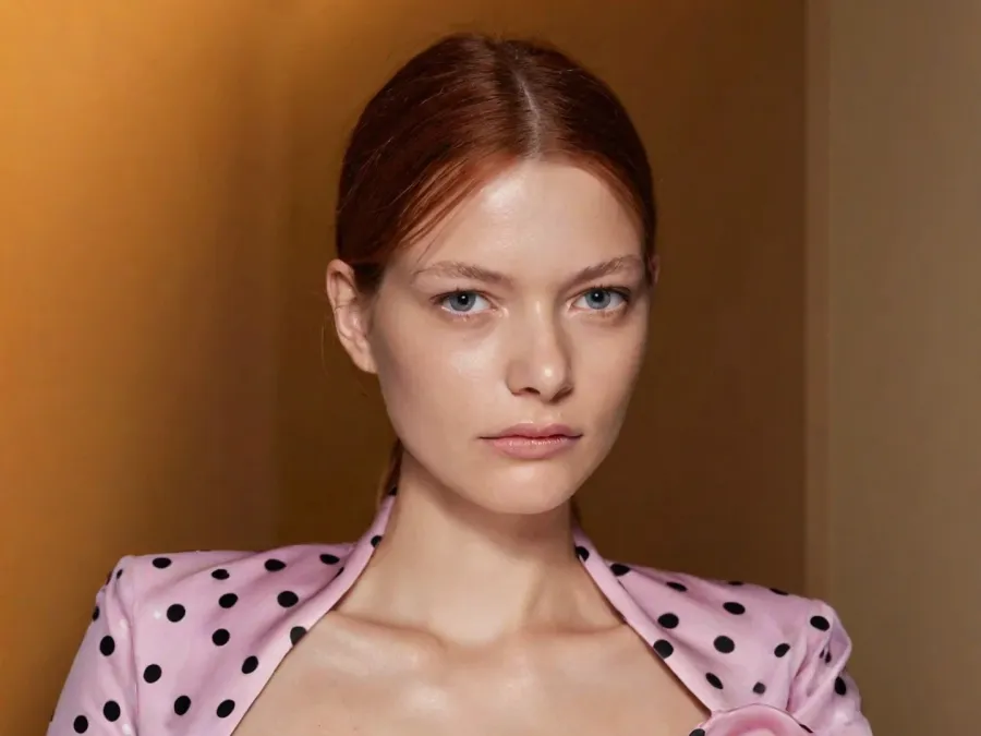 الفرق بين البشرة المرهقة و البشرة المتقدمة في العمر