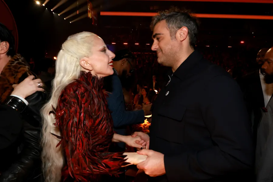 ليدي غاغا ومايكل بولانسكي Lady Gaga and Michael Polansky من حفل غرامي 2026. مصدر الصورة: Kevin Mazur/Getty Images