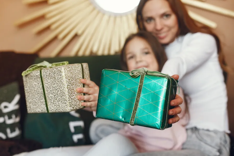 صورة لأم مع طفلتها