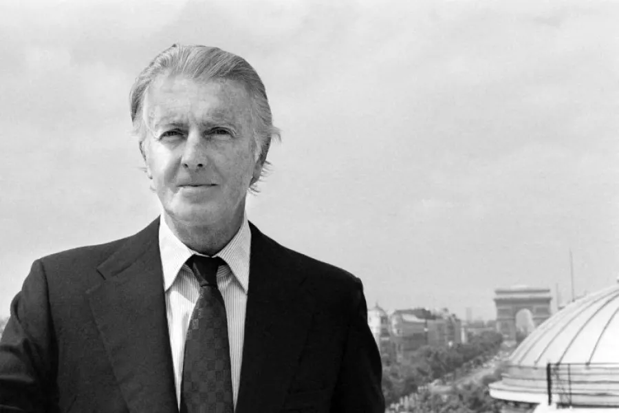 المصمم هوبير دو جيفنشي Hubert De Givenchy- المصدر: PIERRE GUILLAUD / AFP