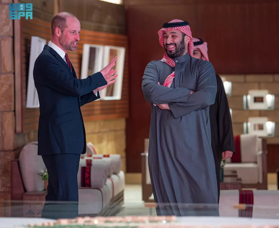 ولي العهد الأمير محمد بن سلمان بن عبدالعزيز آل سعود، والأمير ويليام أمير ويليز. الصورة من وكالة الأنباء السعودية "واس"