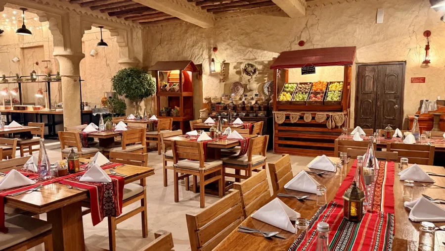 إفطار وسحور رمضاني تقليدي  مطعم سبعة بفندق السيف التراثي يحتفي بالتراث الإماراتي العريق 