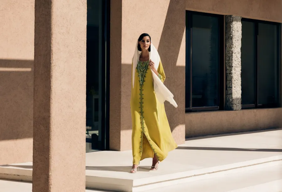 عباية ملونة من علامة كلاي دبي Clay -  الصورة من المكتب الإعلامي 