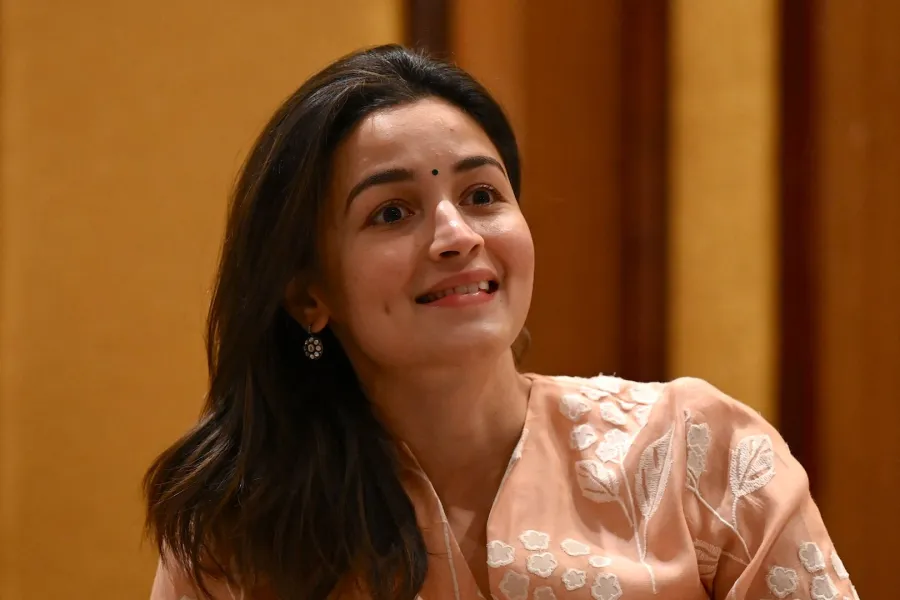 عليا بهات في مومباي (Alia Bhatt in Mumbai). مصدر الصورة: Sujit JAISWAL / AFP
