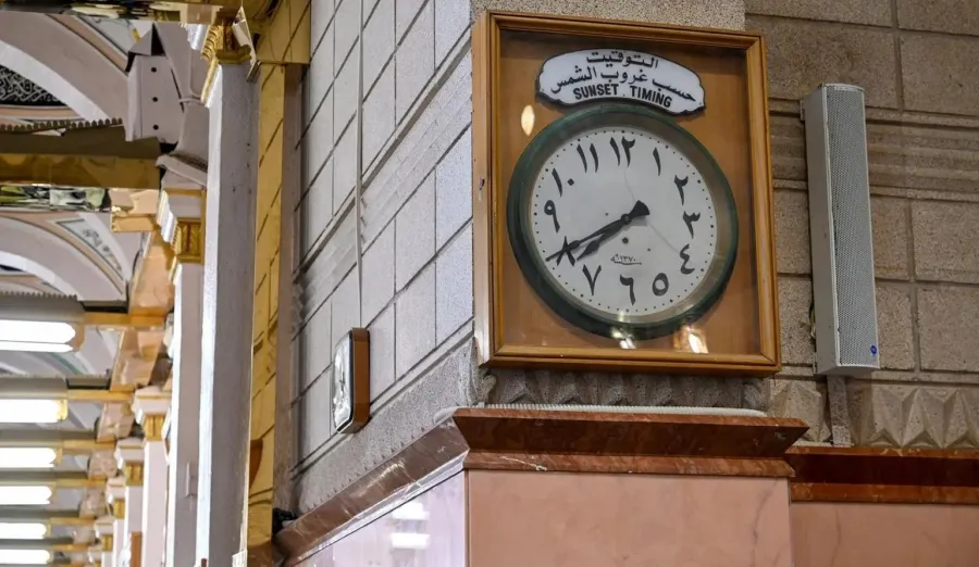 التوقيت الزوالي في المسجد النبوي.. امتداد تاريخي لعناية المسلمين بالمواقيت