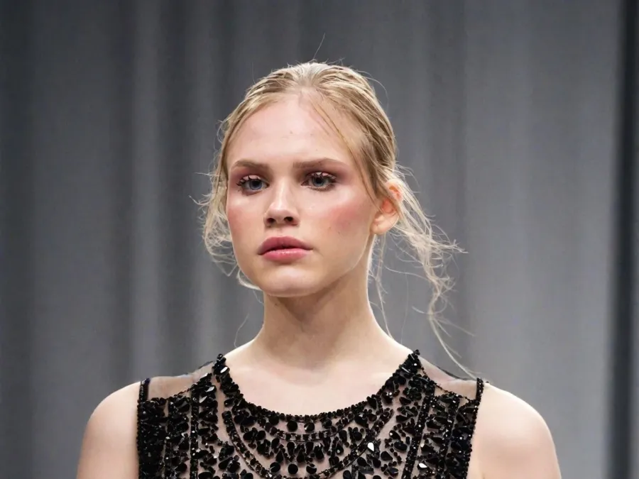 من عرض Novague في أسبوع الهوت كوتور ربيع وصيف 2026- الصورة من LaunchmetricsSpotlight ©