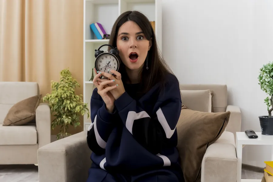  حلم التأخر عن موعد مهم - مصدر الصورة: Freepik by stockking