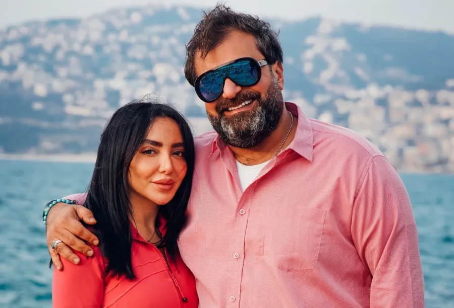 مناف عبد ال وزوجتة أبرار أبو سيف- الصورة من حسابه على الانستغرام