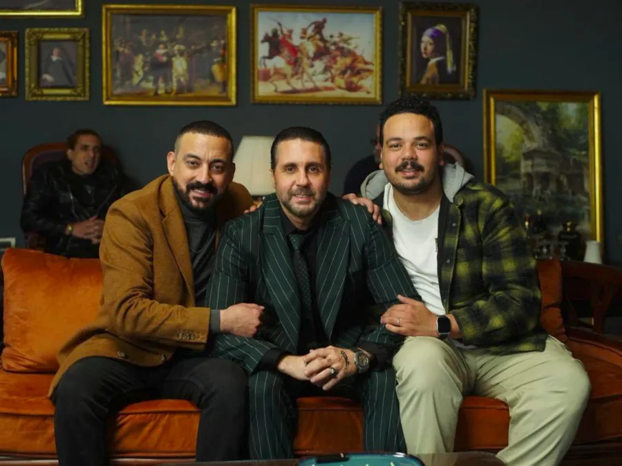 هشام ماجد يتوسط مصطفى غريب ودياب- الصورة من حساب مصطفى غريب على فيس بوك