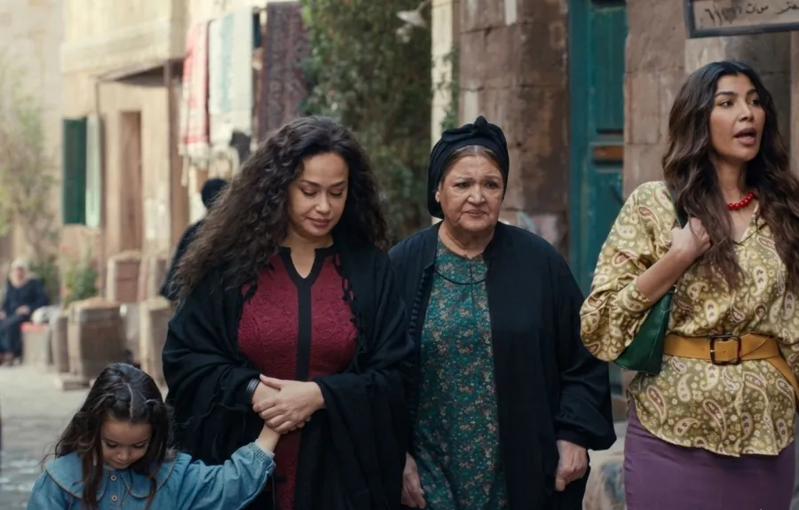 مها نصار وميمي جمال وهند صبري من مسلسل مناعة - الصورة سكرين شوت من حلقات المسلسل