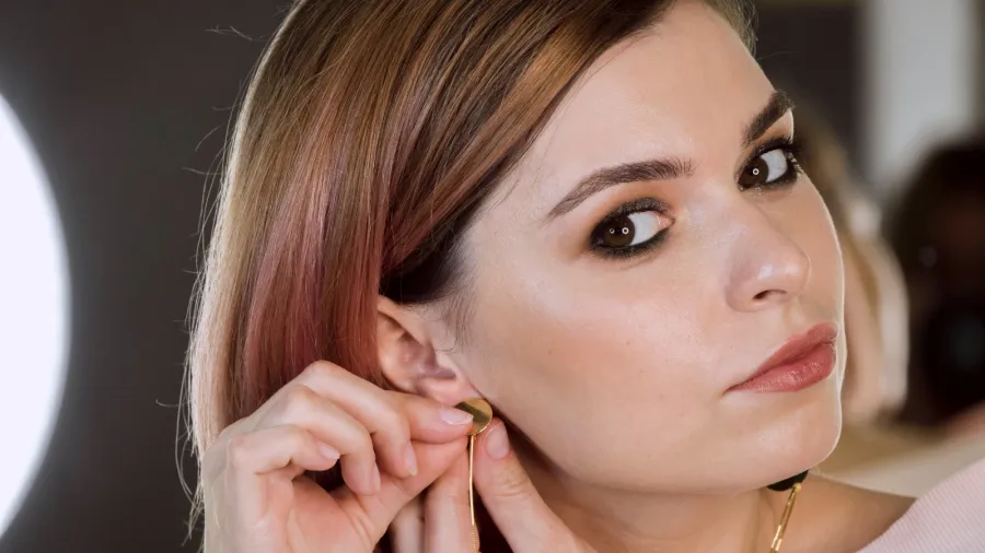 تفسير حلم ضياع الحلق في المنام 