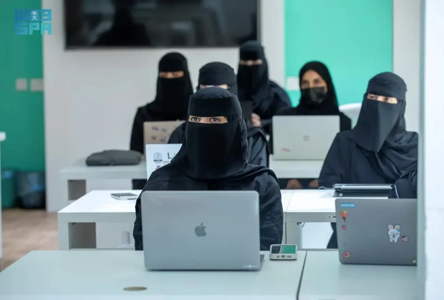 تمكين المرأة السعودية بالذكاء الاصطناعي