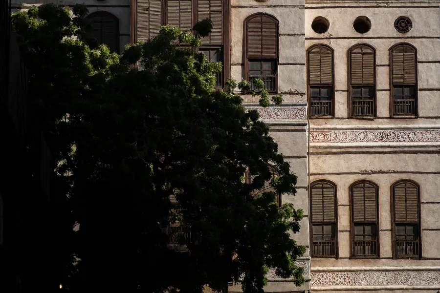 الرواشين تزين المباني القديمة في جدة التاريخية