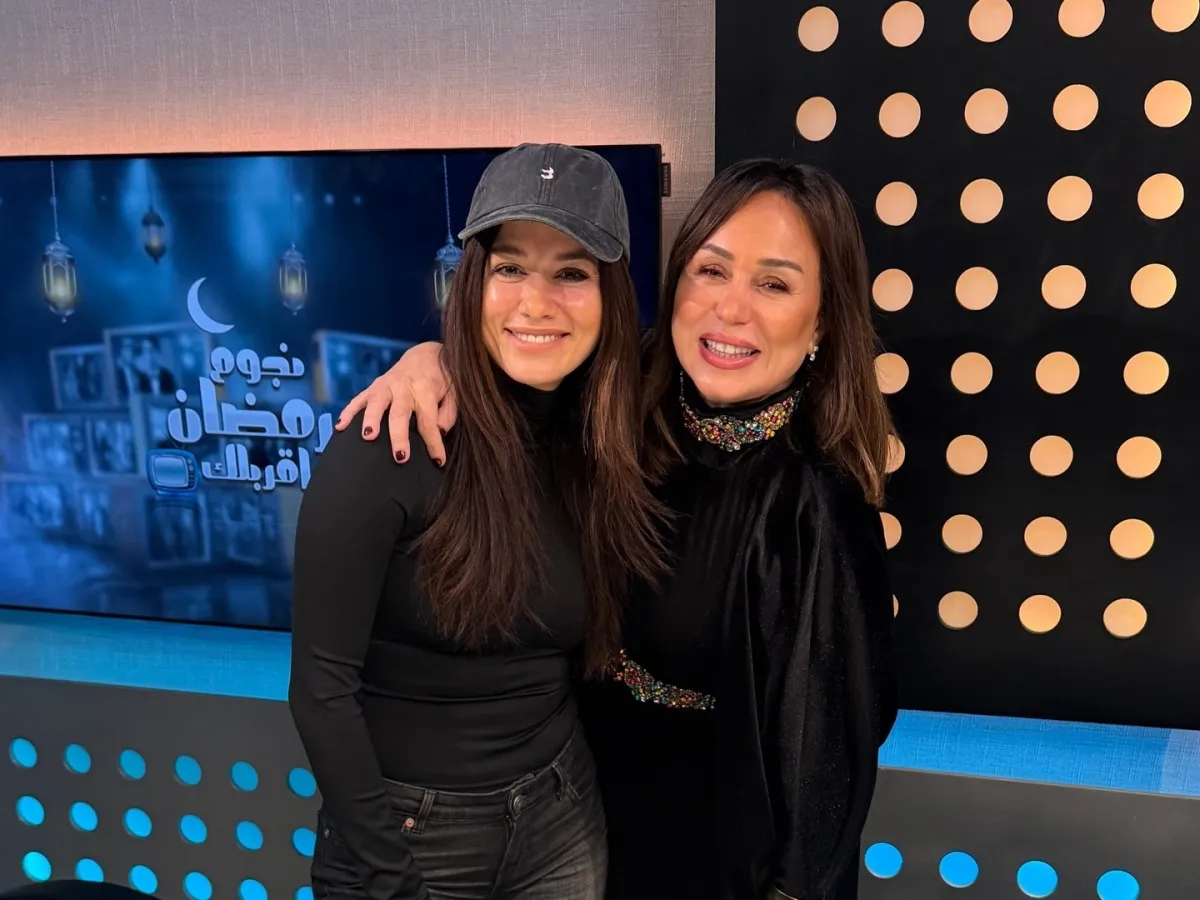 سينتيا خليفة وإنجي علي من كواليس البرنامج - الصورة من المركز الصحفي