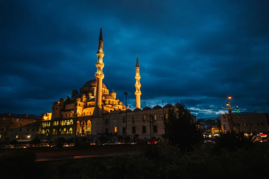 تفسير رؤيا ليلة القدر في المنام - مصدر الصورة: Adobe Stock by develi