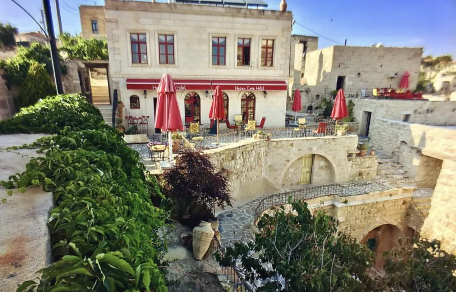 فندق هيزين كايف (الصورة من صفحة hezenhotel الرسمية على انستغرام)