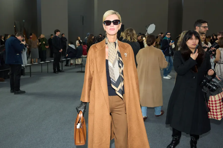 إطلالة نيكي هيلتونNicky Hilton في عرض ماكس مارا Max Mara -الصورة من Launchmetrics/Spotlight ©