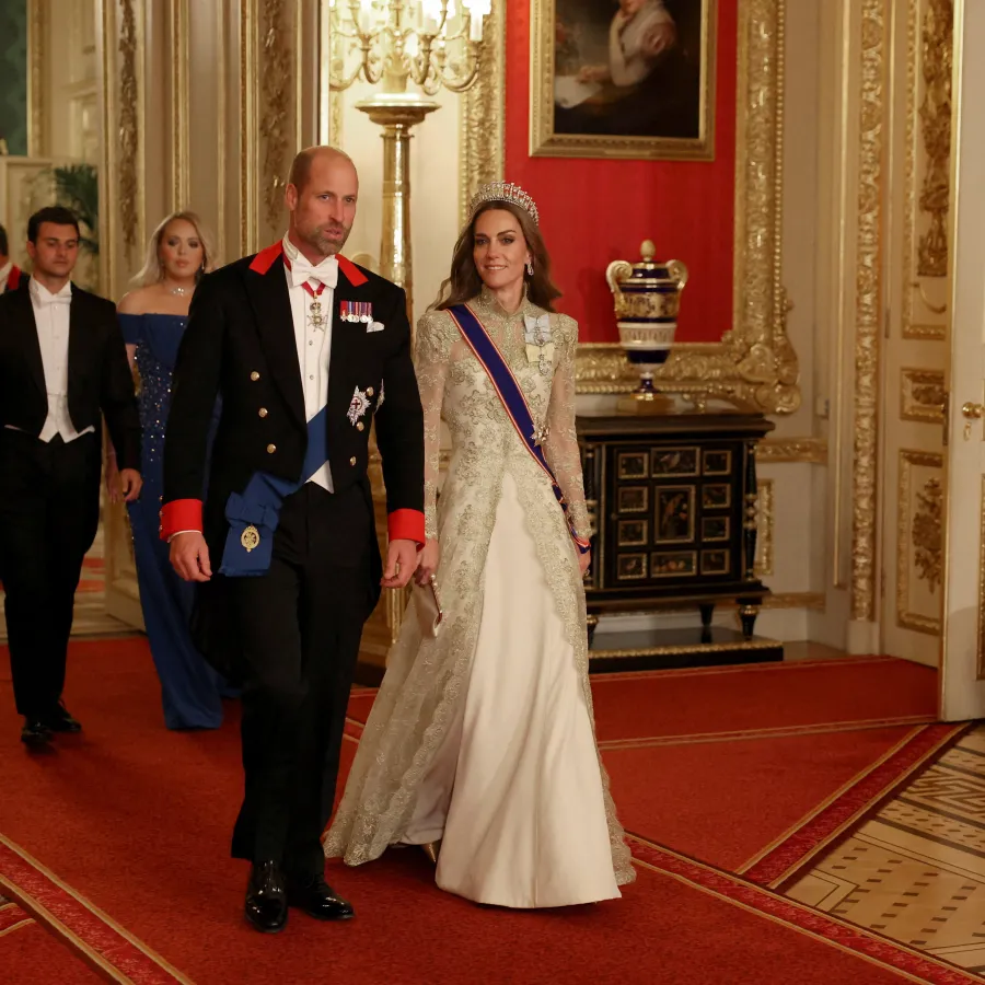 أمير وأميرة ويلز في حضور مأدبة رسمية في قلعة وندسور ( The Prince and Princess of Wales attend a state banquet at Windsor Castle ). مصدر الصورة: by Phil Noble / POOL / AFP