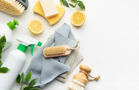 طريقة خارقة لتنظيف حوض غسيل اليدين والبانيو بالملح والليمون