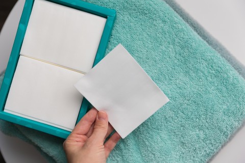 ما الفرق بين أوراق الغسيل ومنظفات الملابس المعهودة؟ وأيهما أفضل؟