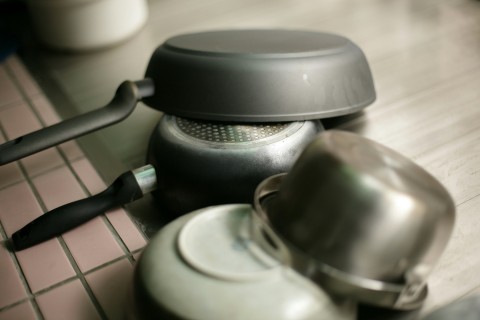 5 بقع وأوساخ و5 منظفات غير تقليدية لها متوافرة في منزلك